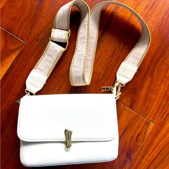 NWT white crossbody purse - Picture 1 of 4